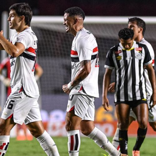 Com um a mais, São Paulo vence Santos e ganha respiro no Paulista