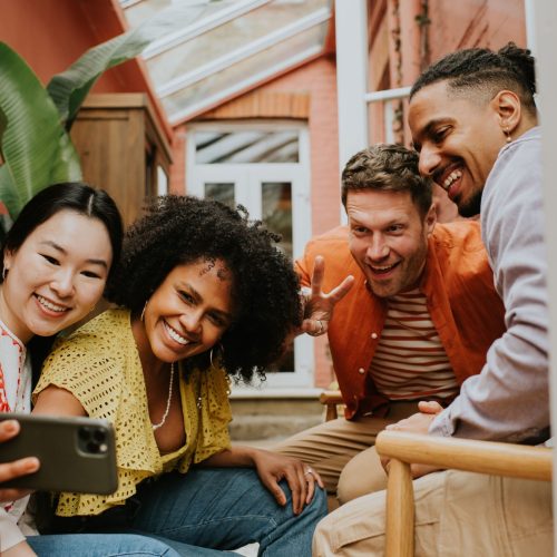 Atividade cerebral pode prever se estranhos se tornarão amigos, diz estudo