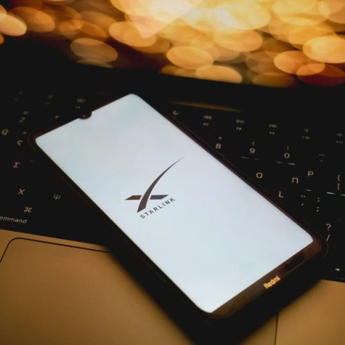 Jovem de 17 anos conecta 140 escolas no Amazonas à internet da Starlink