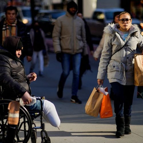 Confiança do consumidor dos EUA cai em outubro com temores sobre emprego