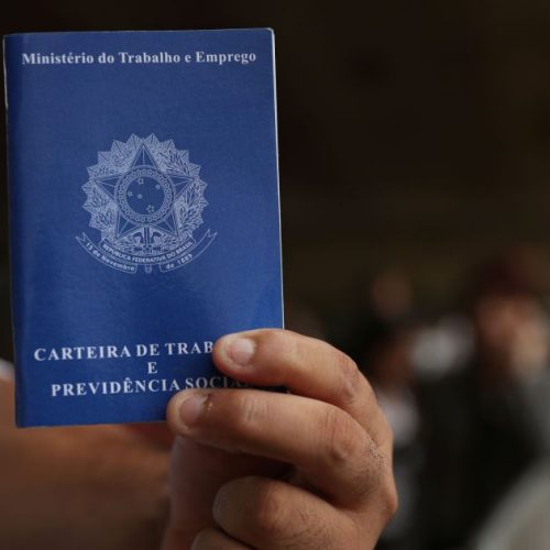 Oposição quer 10 anos de transição para fim da jornada 6×1