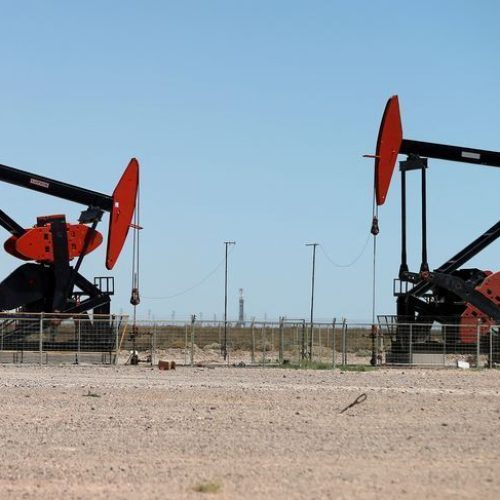 Petróleo fecha dia em alta com expectativas por tensões geopolíticas