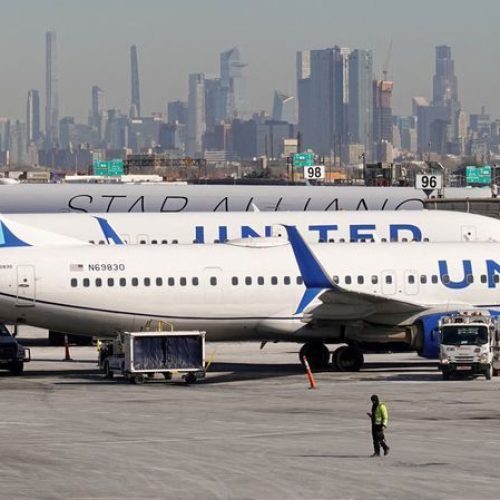 Efeito do shutdown: Aeroportos de NY enfrentam atraso por falta de pessoal