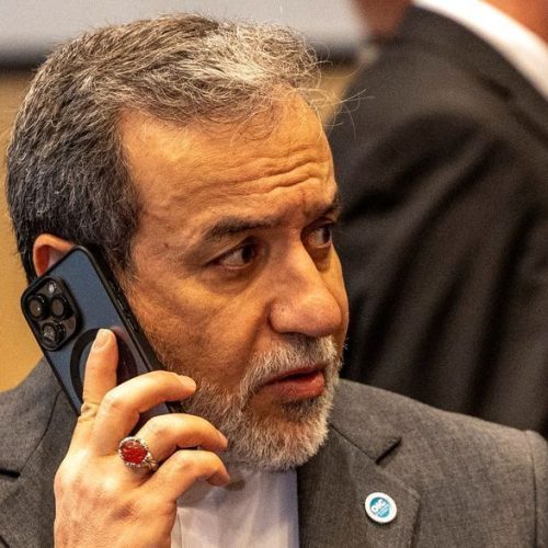 Irã está pronto para reagir a ação militar dos EUA, diz ministro