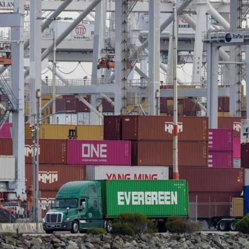 Alfândega dos EUA diz que tarifa que entrou em vigor nesta terça é de 10%