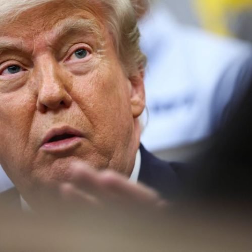 Trump diz que seu avião correu “maior risco” em voo secreto