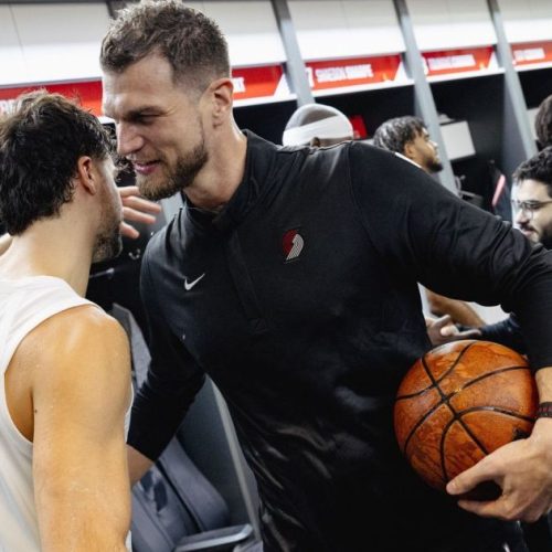 Splitter se torna o primeiro técnico brasileiro a alcançar os playoffs