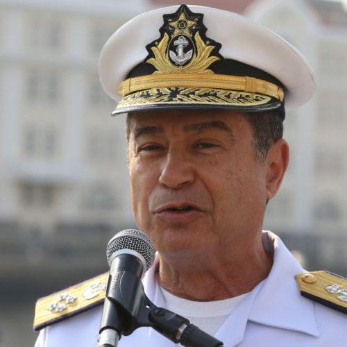 Moraes nega pedido de Garnier para receber barbeiro na prisão