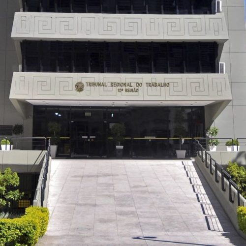 “Influencer CLT”: Justiça nega vínculo após promoções na internet